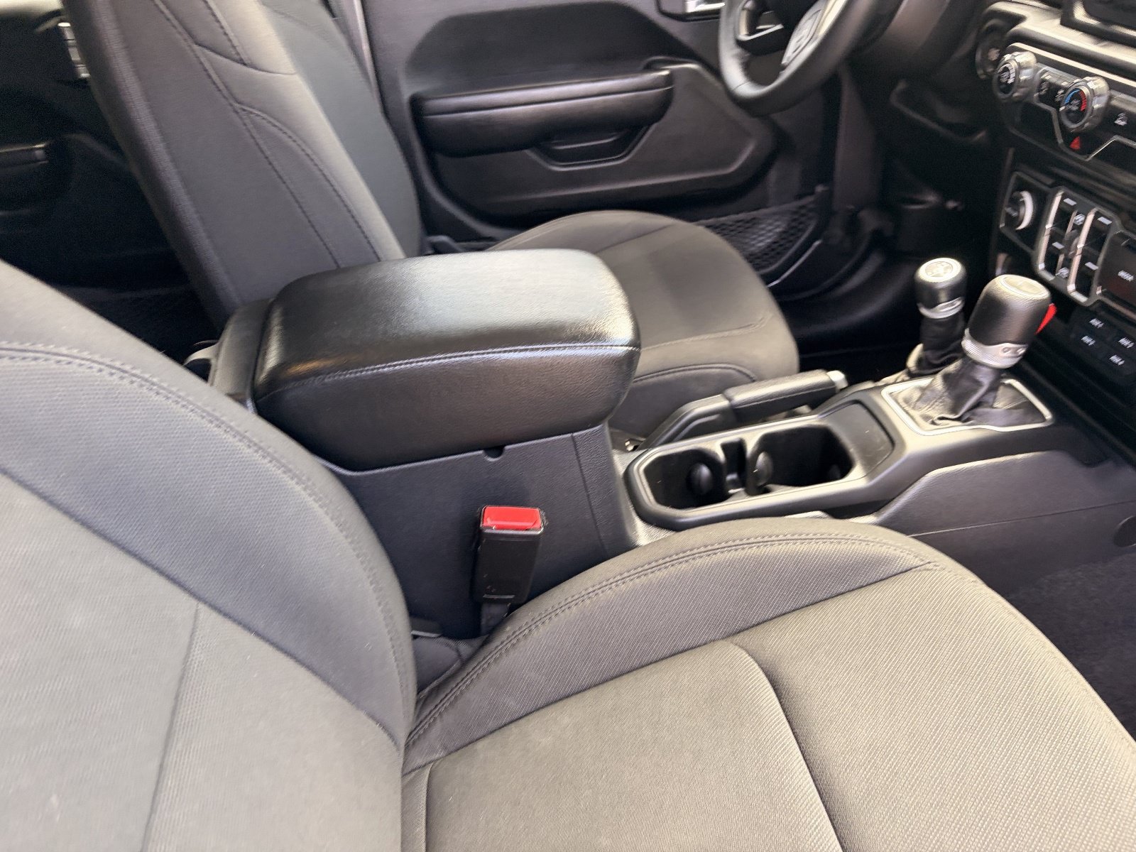 Used 2021 Jeep Wrangler Unlimited Sport AWD/4WD image 11