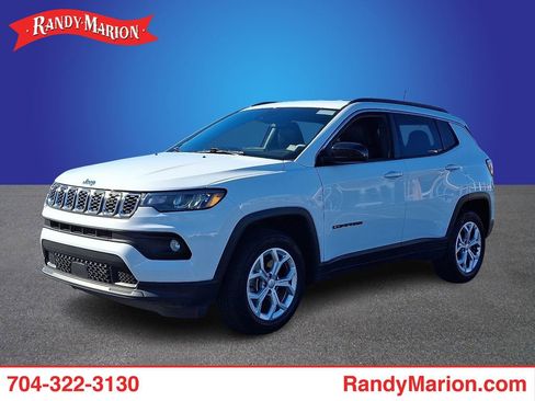 Used 2024 Jeep Compass Latitude image 1
