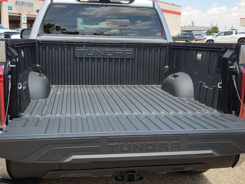 Used 2025 Toyota Tundra Limited AWD/4WD image 11