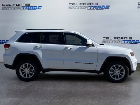 Used 2021 Jeep Grand Cherokee Laredo image 4
