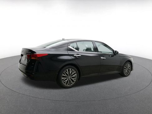 Used 2025 Nissan Altima 2.5 SV FWD image 8