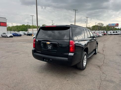 Used 2019 Chevrolet Suburban LT image 3