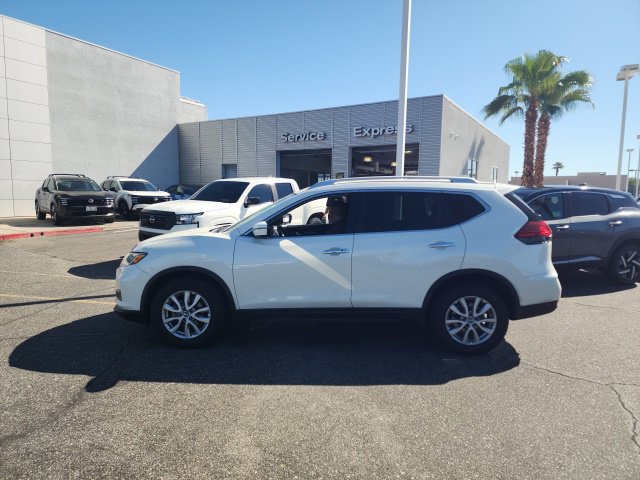 Used 2017 Nissan Rogue SV AWD/4WD image 1