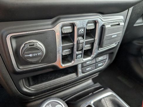 Used 2021 Jeep Wrangler Unlimited Sahara image 21