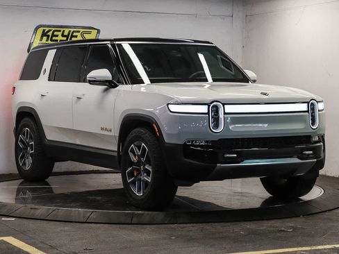Used 2023 Rivian R1S Adventure AWD/4WD image 5