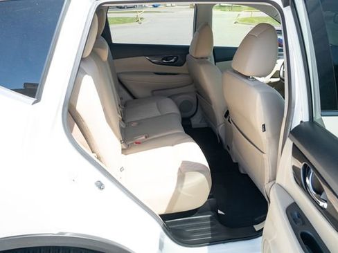 Used 2020 Nissan Rogue SV FWD image 40