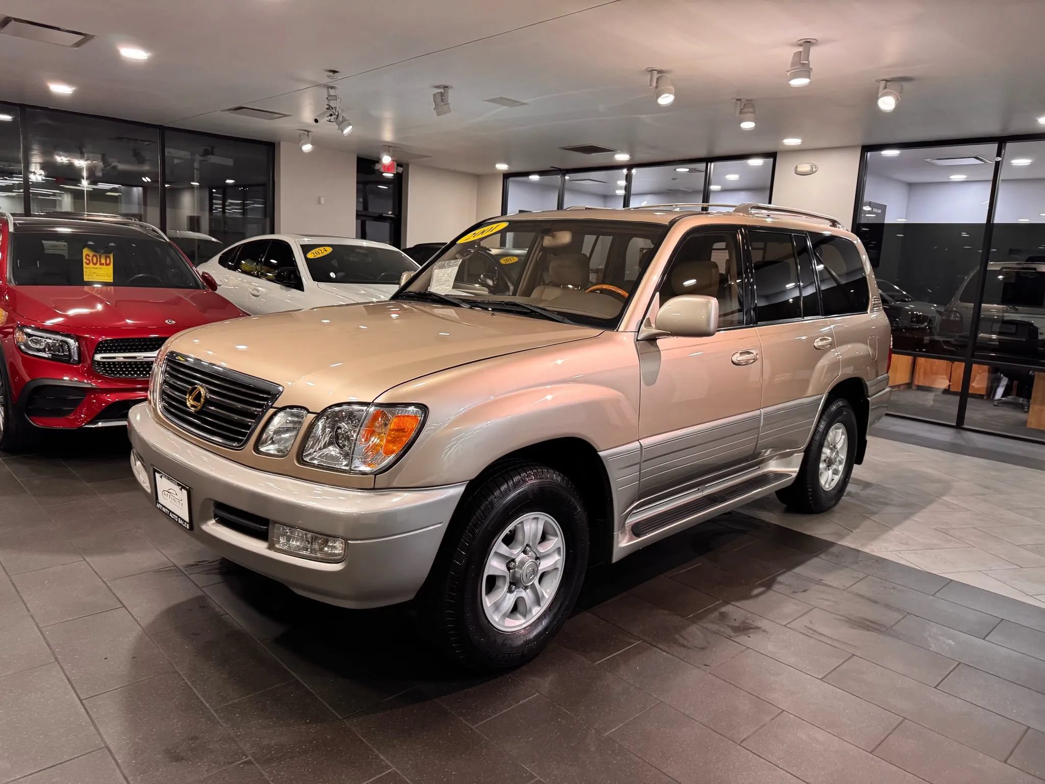 Used 2001 Lexus LX 470 4WD image 2