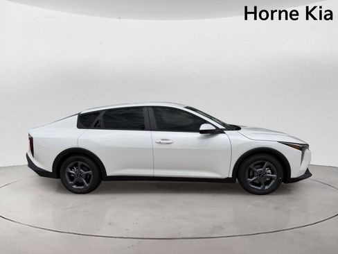 New 2026 Kia K4 FWD image 3