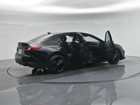 Used 2025 Toyota Camry SE w/ Convenience Package FWD image 6
