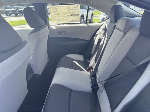Used 2025 Toyota Corolla LE image 23