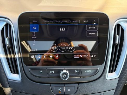 Used 2023 Chevrolet Malibu LT image 35