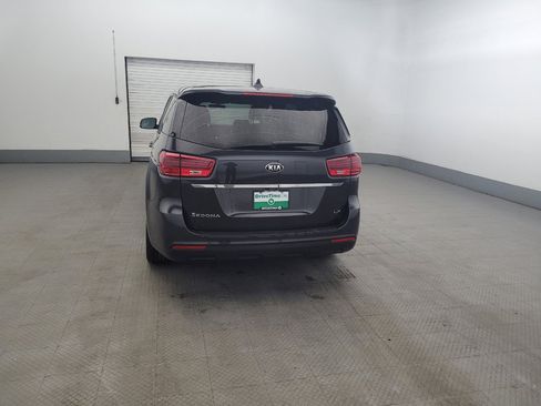 Used 2019 Kia Sedona LX FWD image 6