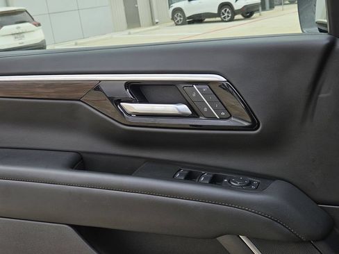 Used 2025 Chevrolet Tahoe Z71 AWD/4WD image 12