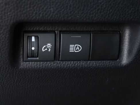 Used 2025 Toyota RAV4 XLE FWD image 31