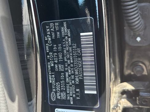 New 2025 Hyundai Elantra SEL FWD image 11