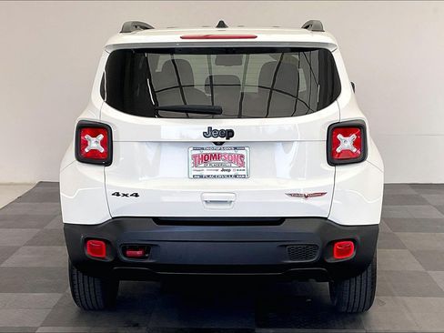Used 2023 Jeep Renegade Trailhawk AWD/4WD image 3
