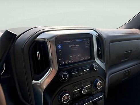 Used 2019 Chevrolet Silverado 1500 LT Trail Boss AWD/4WD image 31