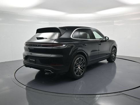 Certified 2026 Porsche Cayenne AWD/4WD image 30