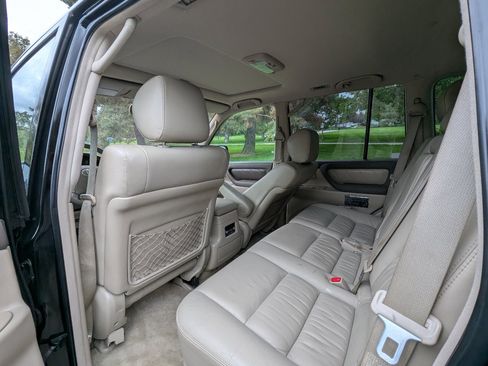 Used 2005 Toyota Land Cruiser image 14