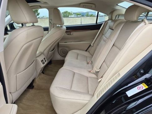Used 2014 Lexus ES 300h w/ Luxury Package w/Bamboo Trim FWD image 10