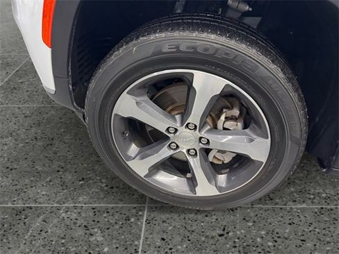 Used 2023 Jeep Grand Cherokee L Limited image 24