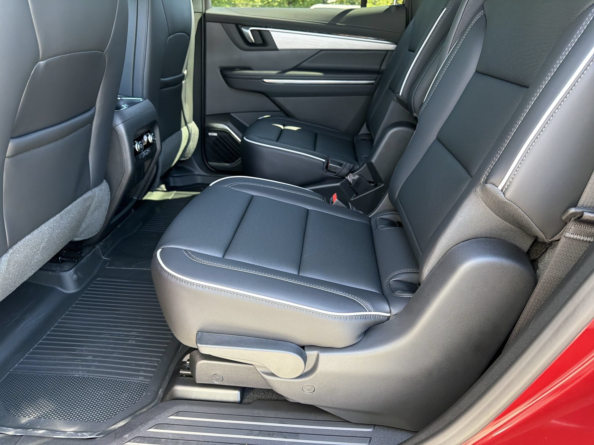 New 2027 Buick Enclave Preferred w/ LPO, Floor Liner Package FWD image 17