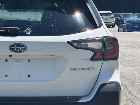 Used 2021 Subaru Outback Limited AWD/4WD image 4