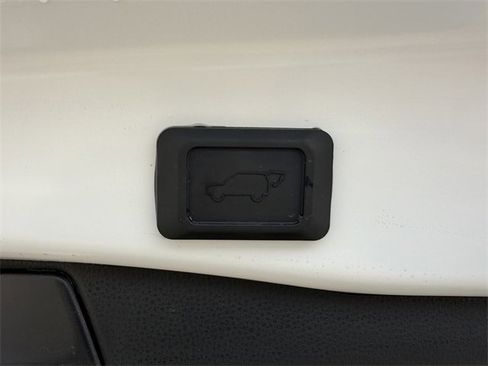 Used 2025 Toyota RAV4 XLE Premium image 31