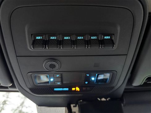 Used 2025 Ford Bronco Badlands image 24