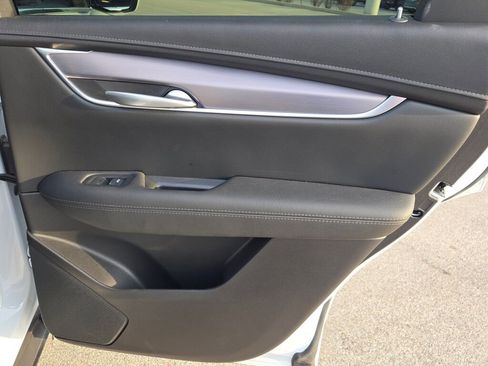 New 2025 Cadillac XT5 Luxury image 10