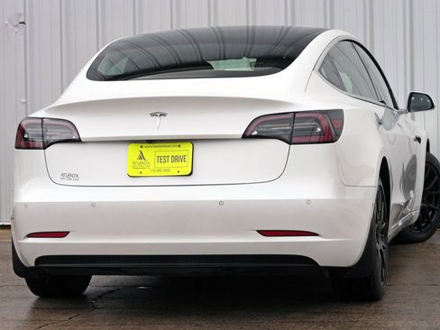 Used 2019 Tesla Model 3 Standard Range Plus image 4
