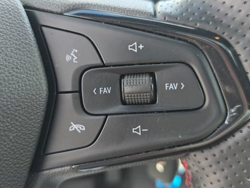 Used 2024 Chevrolet Trax RS w/ Sunroof Package FWD image 20