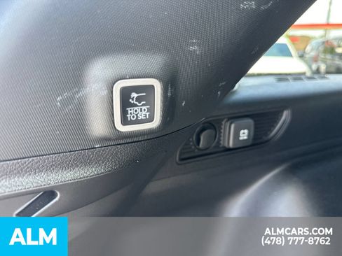 Used 2025 Jeep Grand Cherokee Limited AWD/4WD image 23