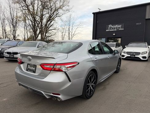 Used 2018 Toyota Camry SE image 4