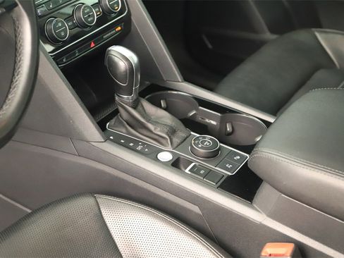 Used 2018 Volkswagen Atlas SEL Premium image 17