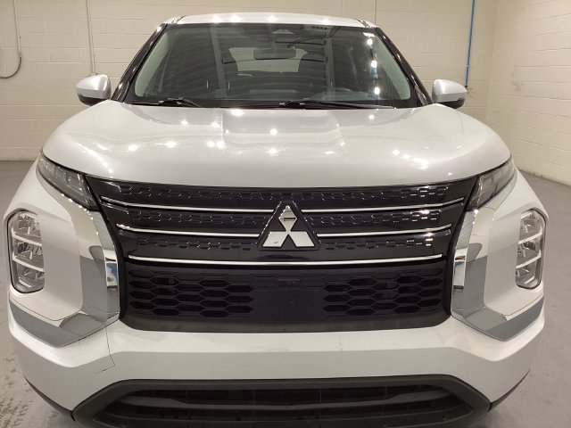 Used 2022 Mitsubishi Outlander ES FWD image 2