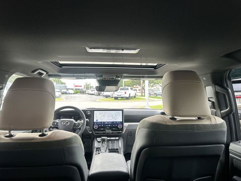 Used 2025 Lexus GX 550 AWD/4WD image 16