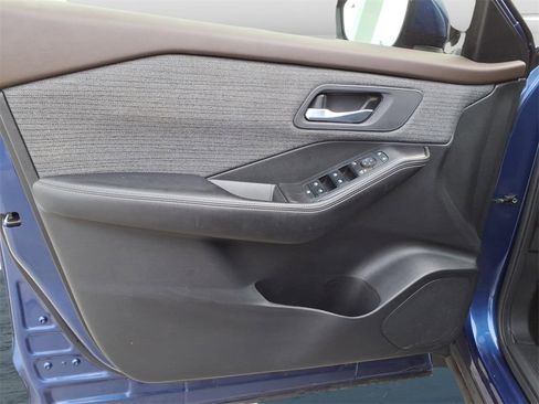 Used 2023 Nissan Rogue SV image 20