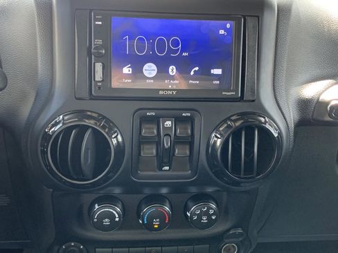 Used 2016 Jeep Wrangler Unlimited Sahara w/ Connectivity Group image 16