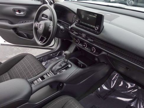 Used 2025 Honda HR-V LX image 14