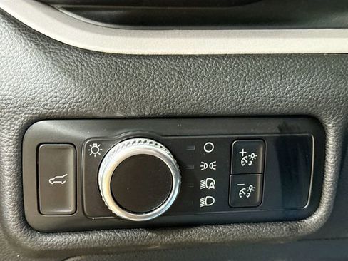 Used 2023 Ford Explorer XLT RWD image 11