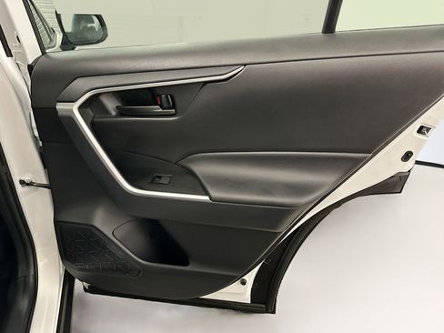 Used 2025 Toyota RAV4 LE image 31