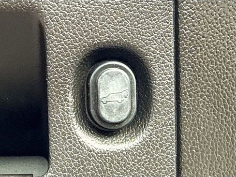 Used 2019 Cadillac Escalade Premium Luxury image 14