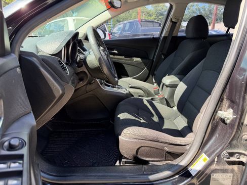 Used 2015 Chevrolet Cruze LT FWD image 9