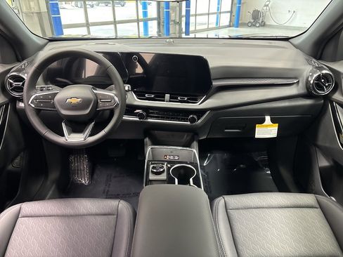 New 2026 Chevrolet Equinox LT w/ Convenience Package II image 34