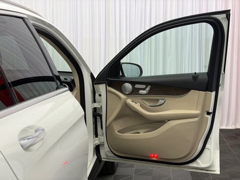 Used 2019 Mercedes-Benz GLC 300 4MATIC image 15