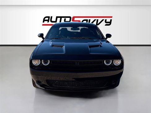 Used 2021 Dodge Challenger SXT image 2
