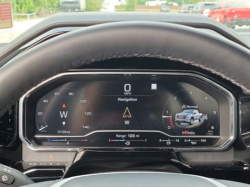 Used 2025 GMC Sierra 1500 SLE w/ Preferred Package image 18