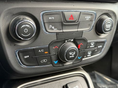 Used 2018 Jeep Compass Latitude w/ Popular Equipment Group image 17