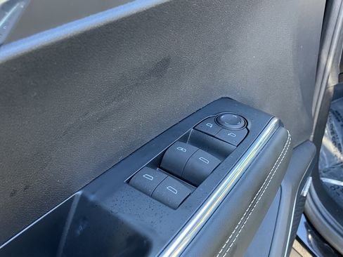 Used 2024 GMC Acadia Elevation image 15